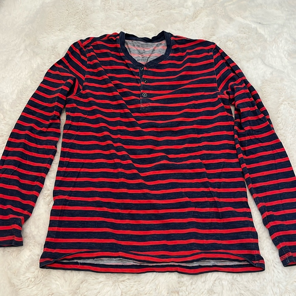 Gap men’s long sleeve sweatshirt. Size M
